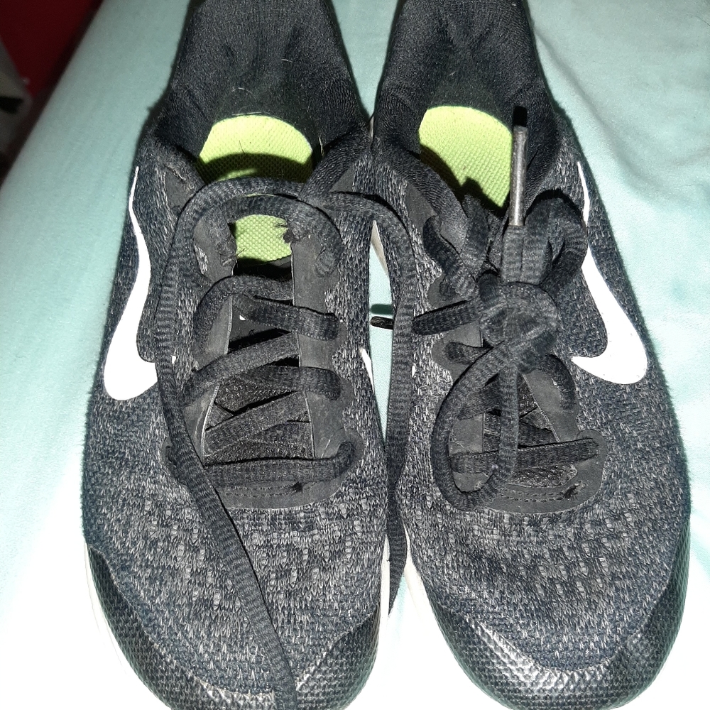 Youth boys Nike tennis shoes